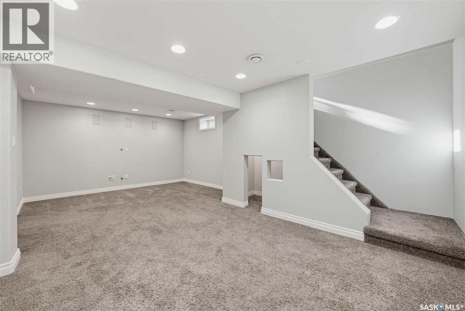 214 8th AVENUE W, Watrous — photo 16