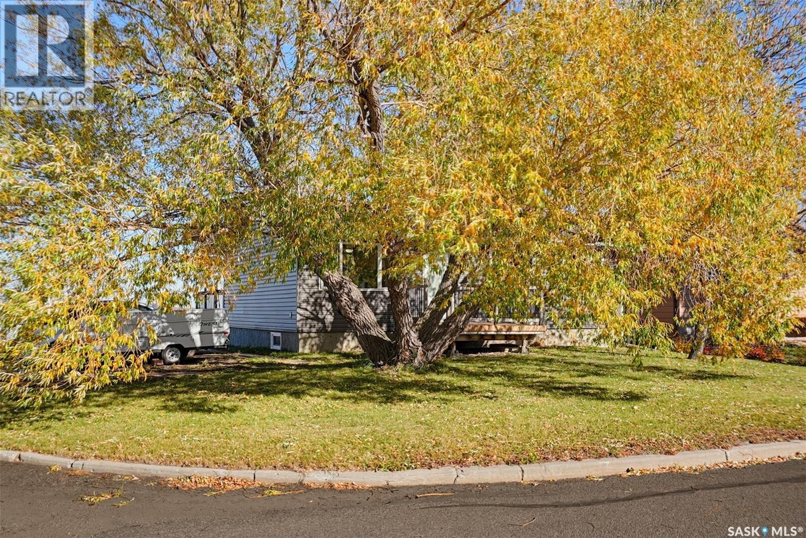 214 8th AVENUE W, Watrous — photo 2