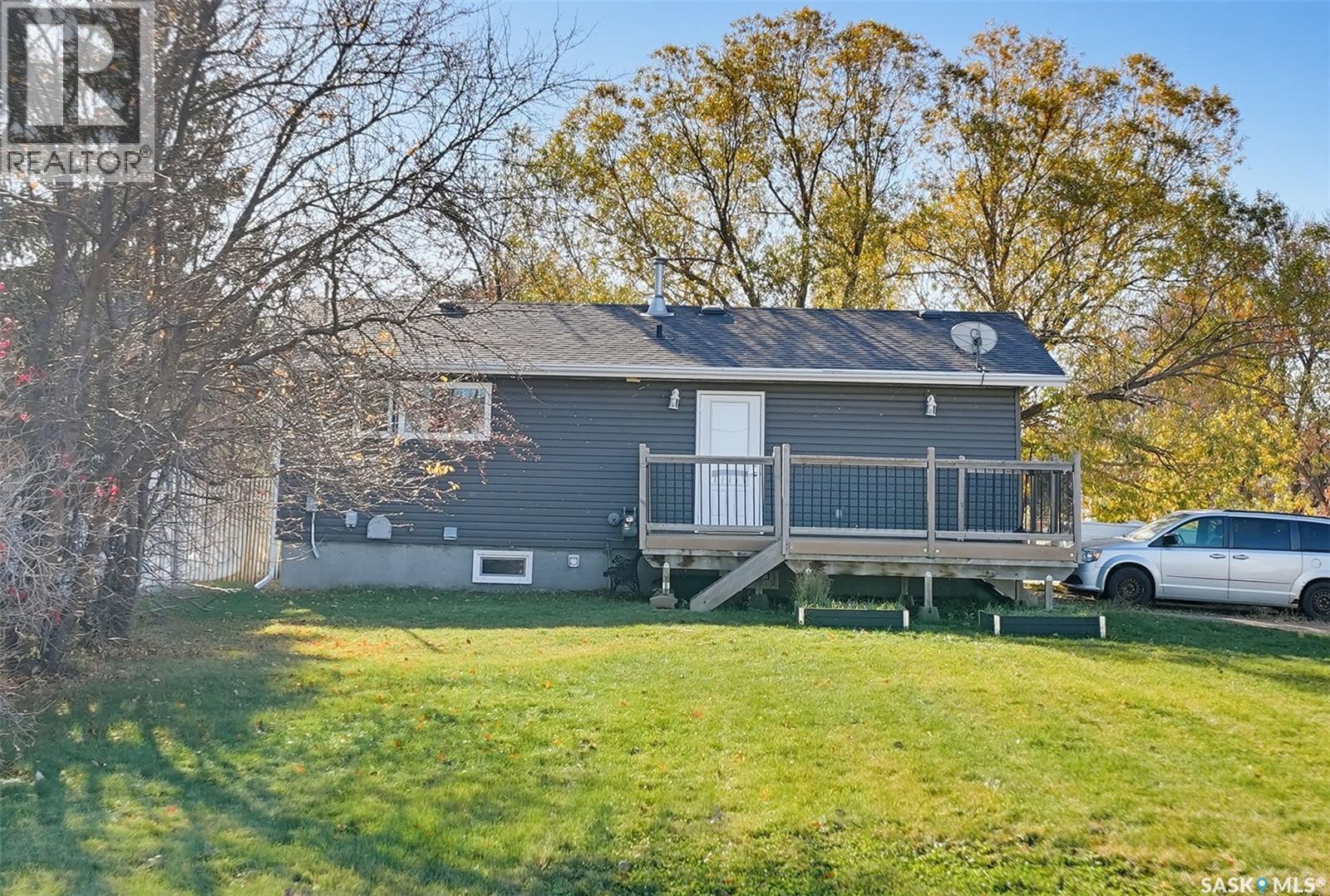 214 8th AVENUE W, Watrous — photo 27