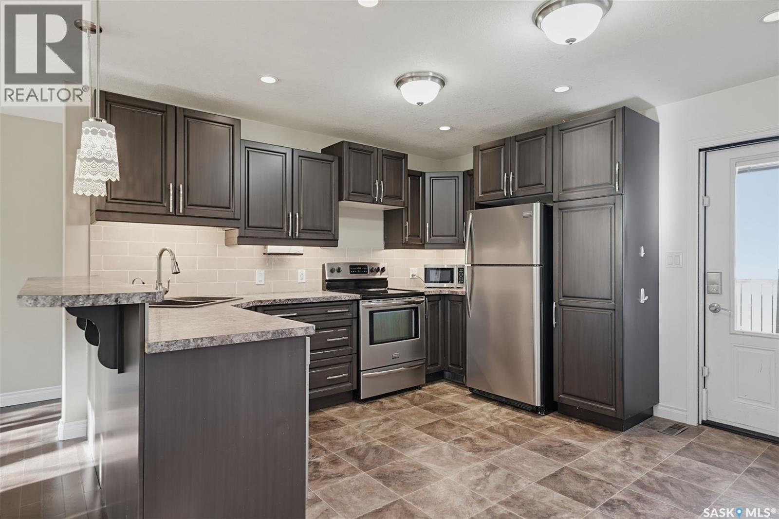 214 8th AVENUE W, Watrous — photo 5