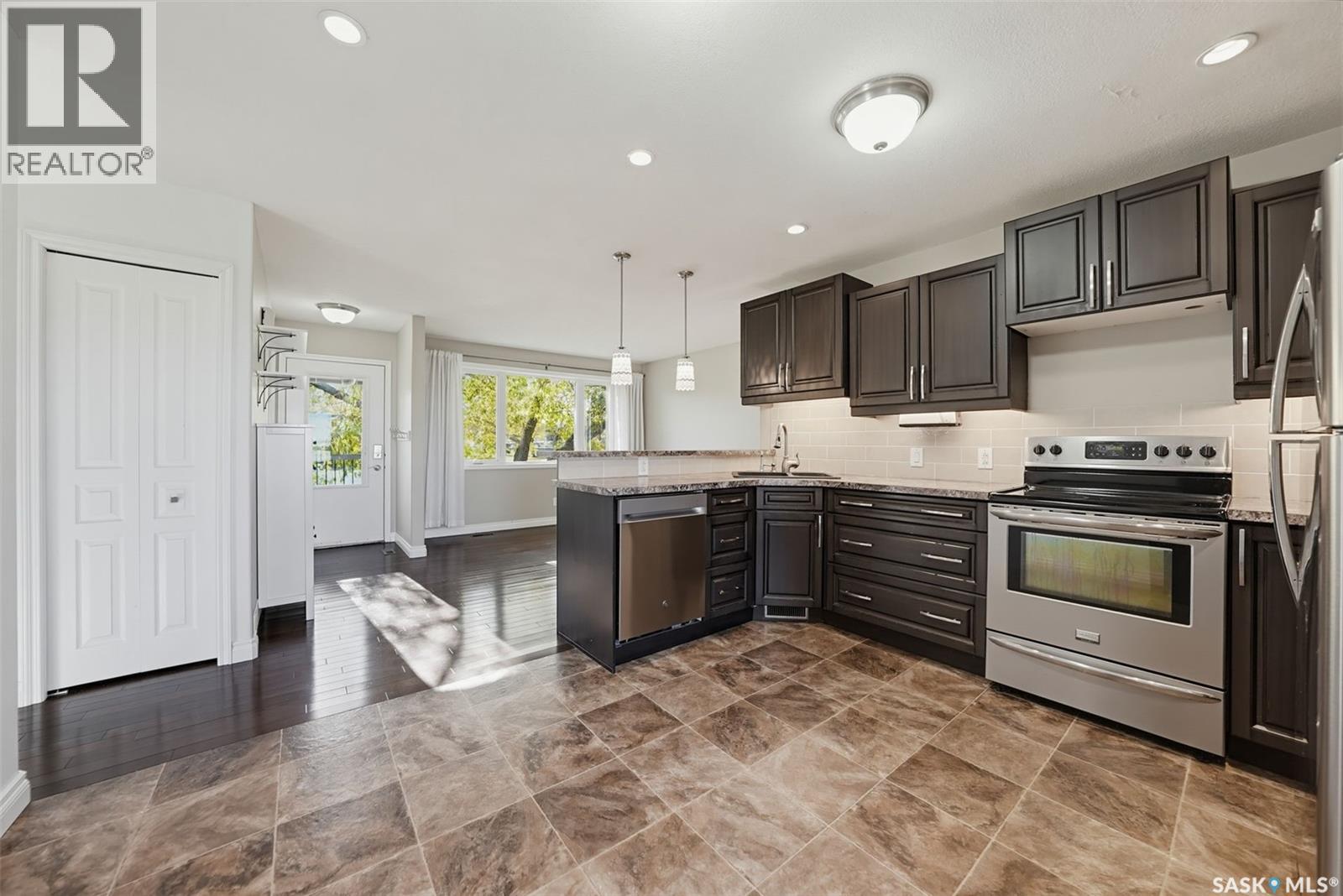 214 8th AVENUE W, Watrous — photo 9
