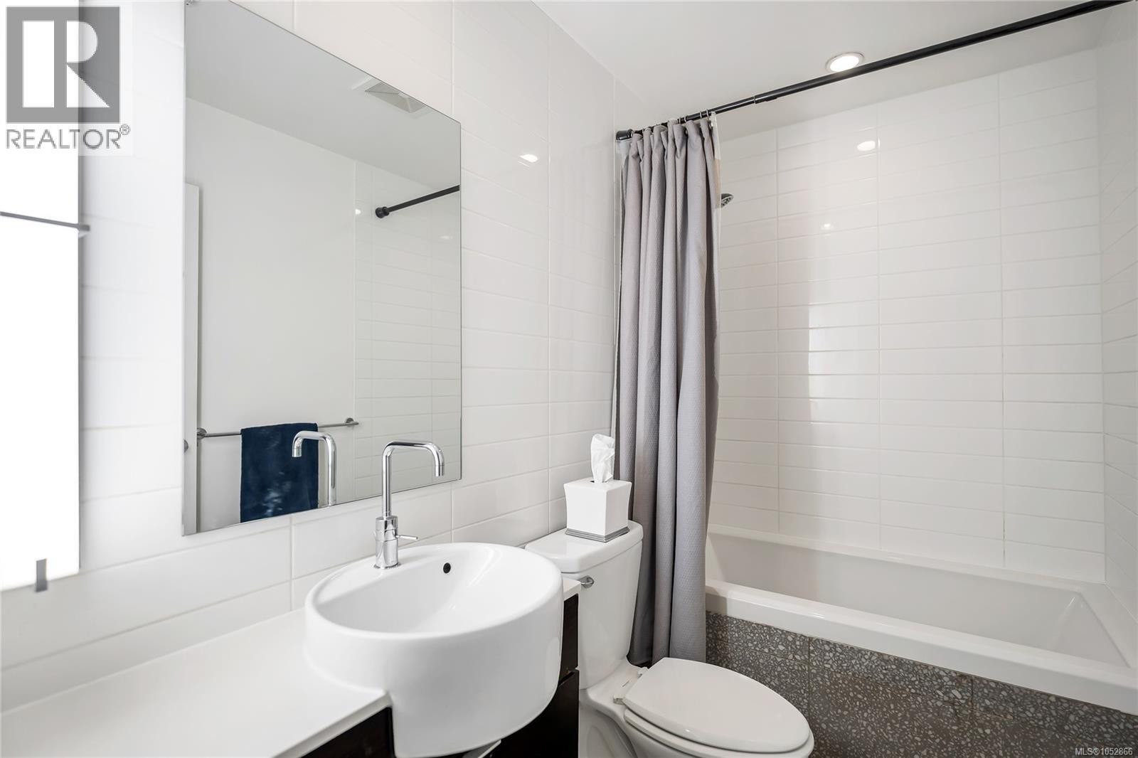 327 770 Fisgard Street, Victoria