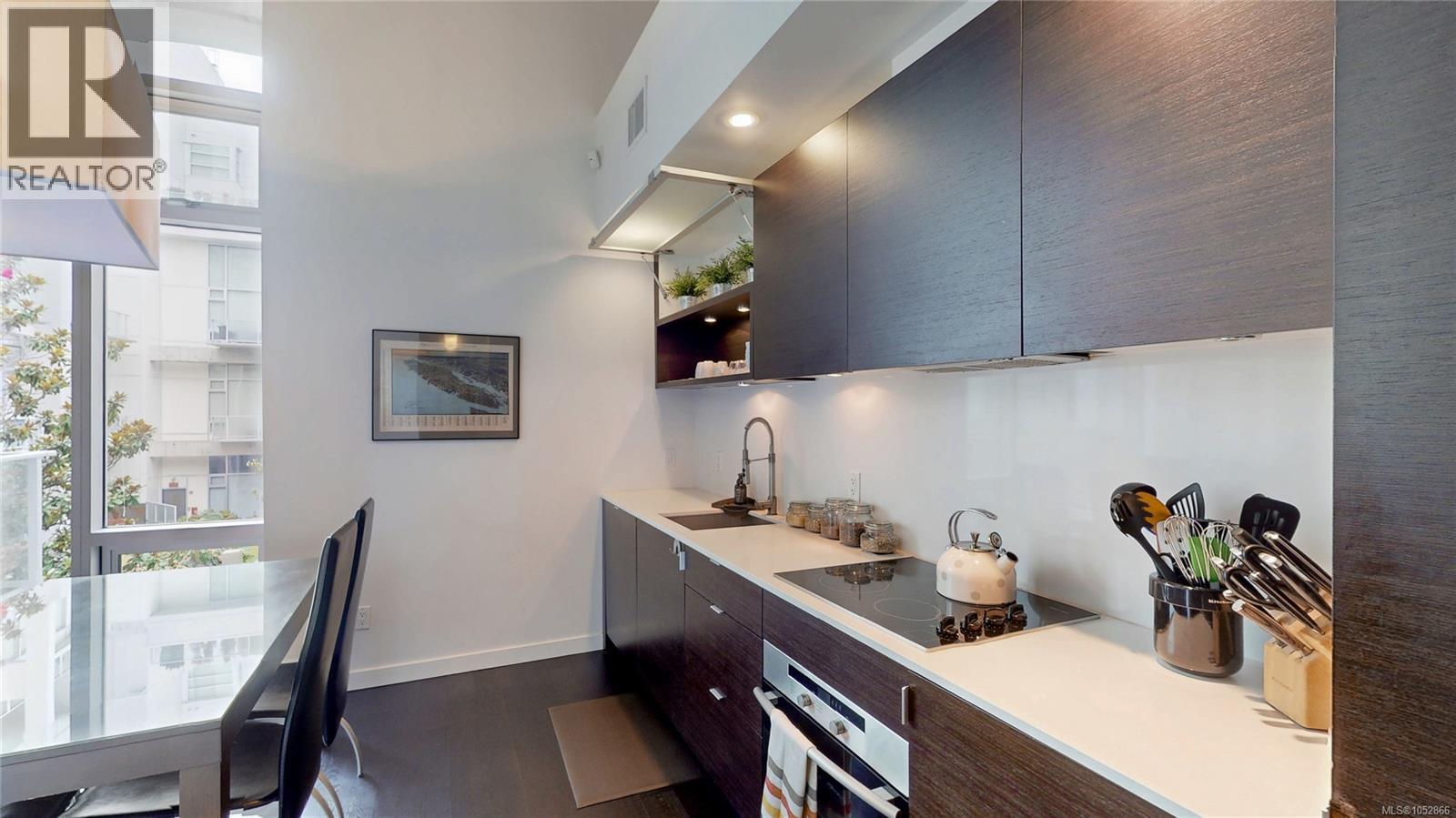 327 770 Fisgard Street, Victoria