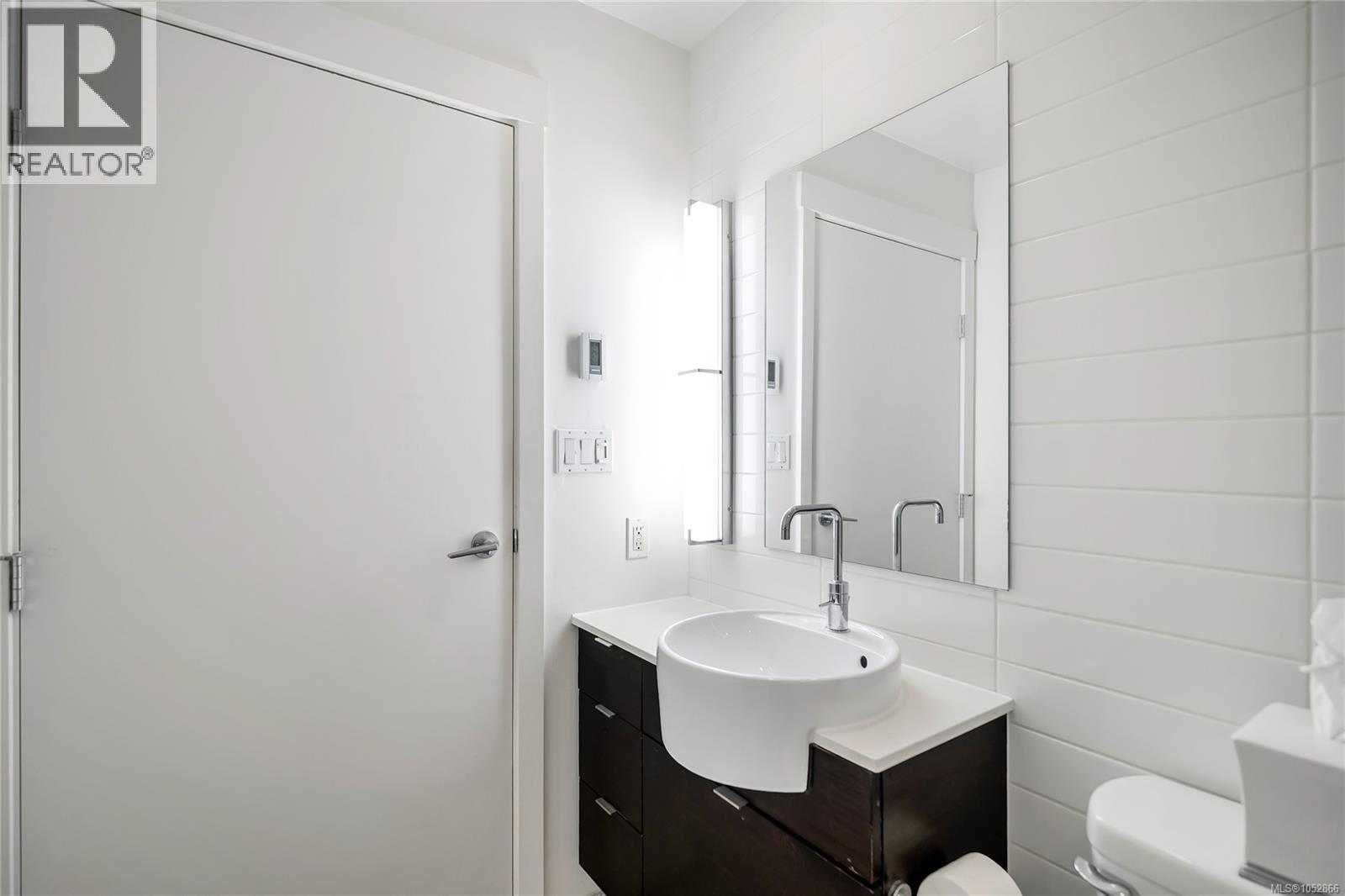 327 770 Fisgard Street, Victoria