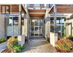 101 7162 West Saanich Rd, Central Saanich, BC V8M1P6 Photo 6