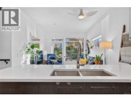 101 7162 West Saanich Rd, Central Saanich, BC V8M1P6 Photo 11