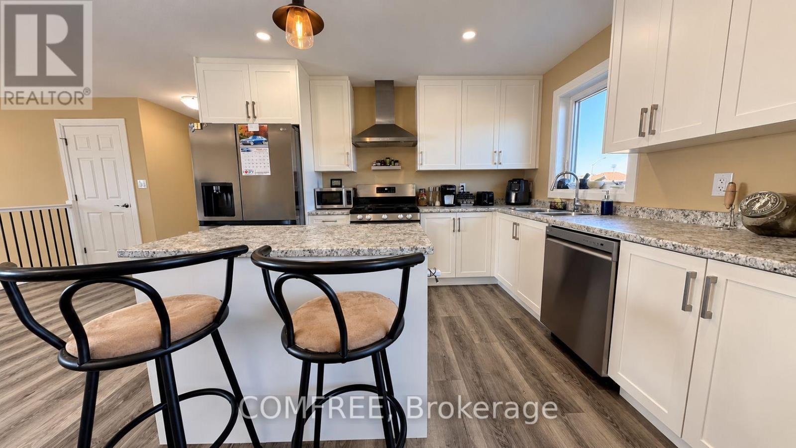 32 HAWTHORNE CRESCENT, Chatham-Kent (Tilbury) — photo 3