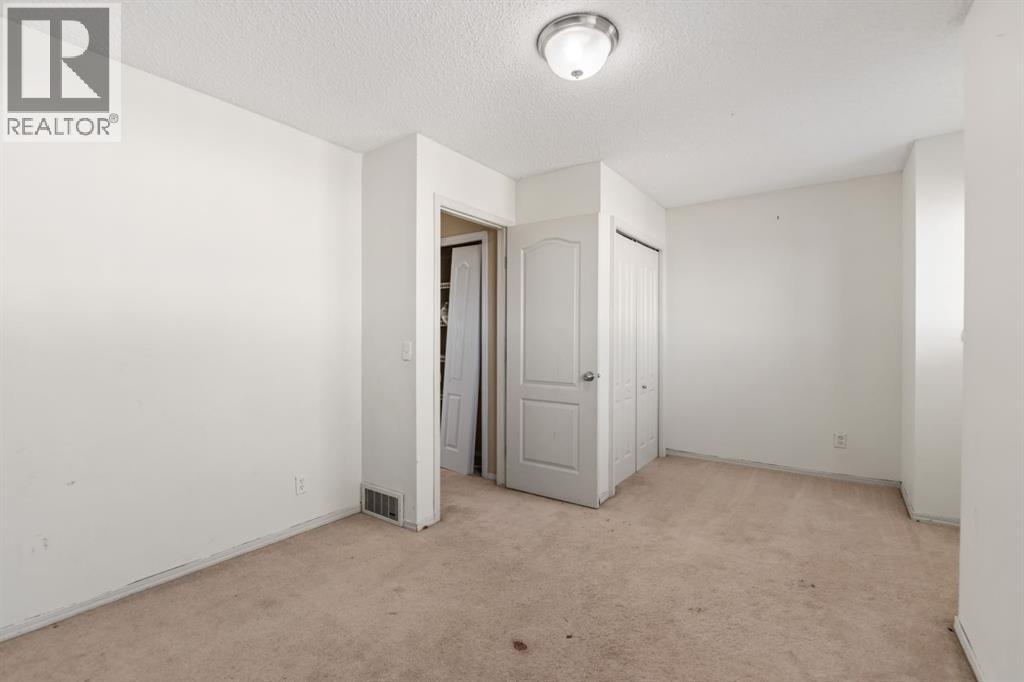 523 Strathaven Mews photo 18