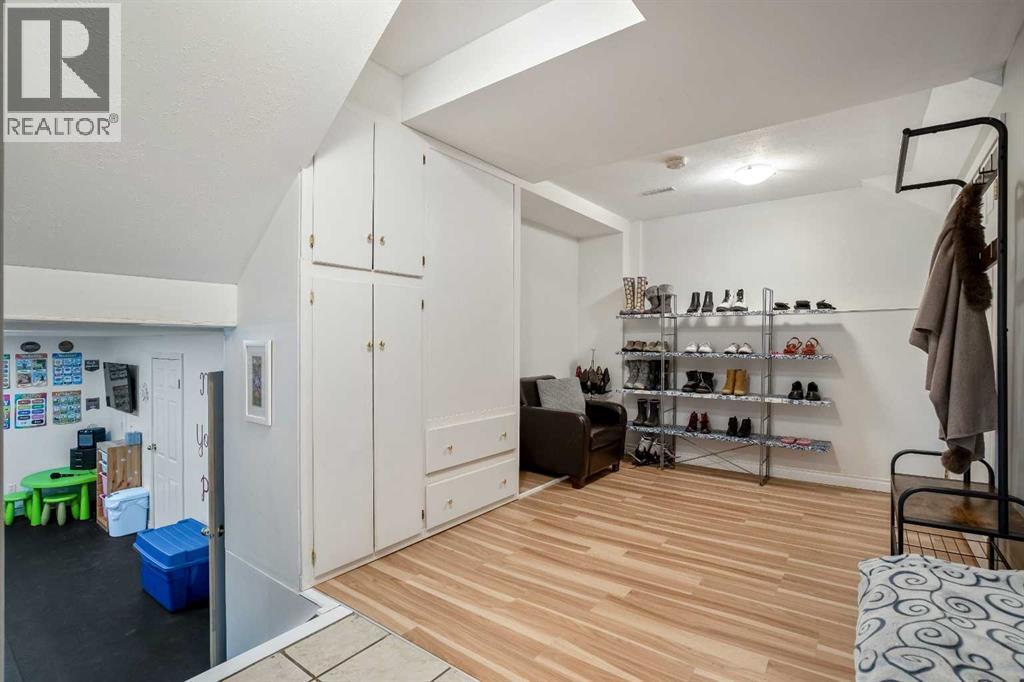 71 Strathclair Rise SW photo 31
