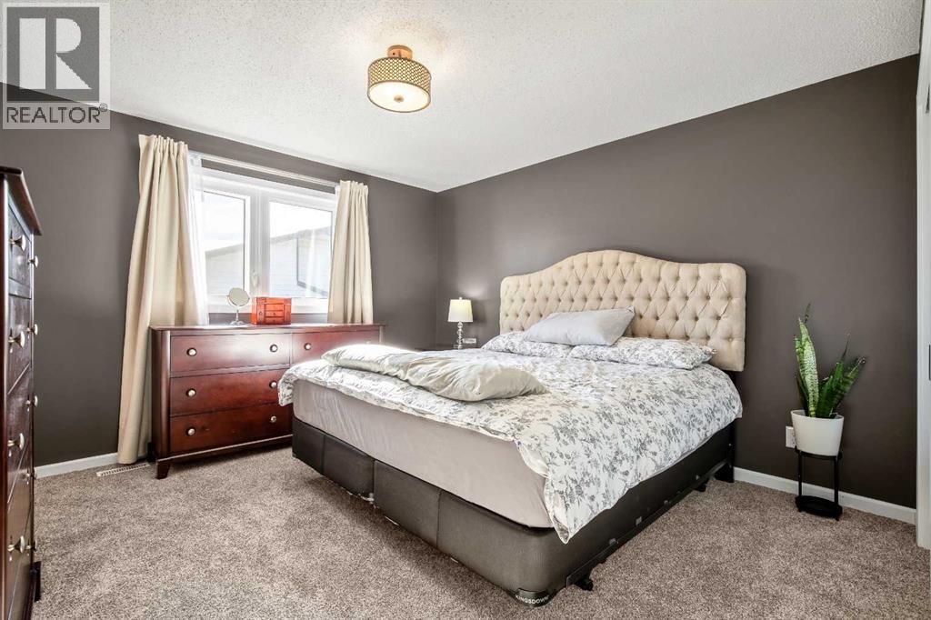 71 Strathclair Rise SW photo 13
