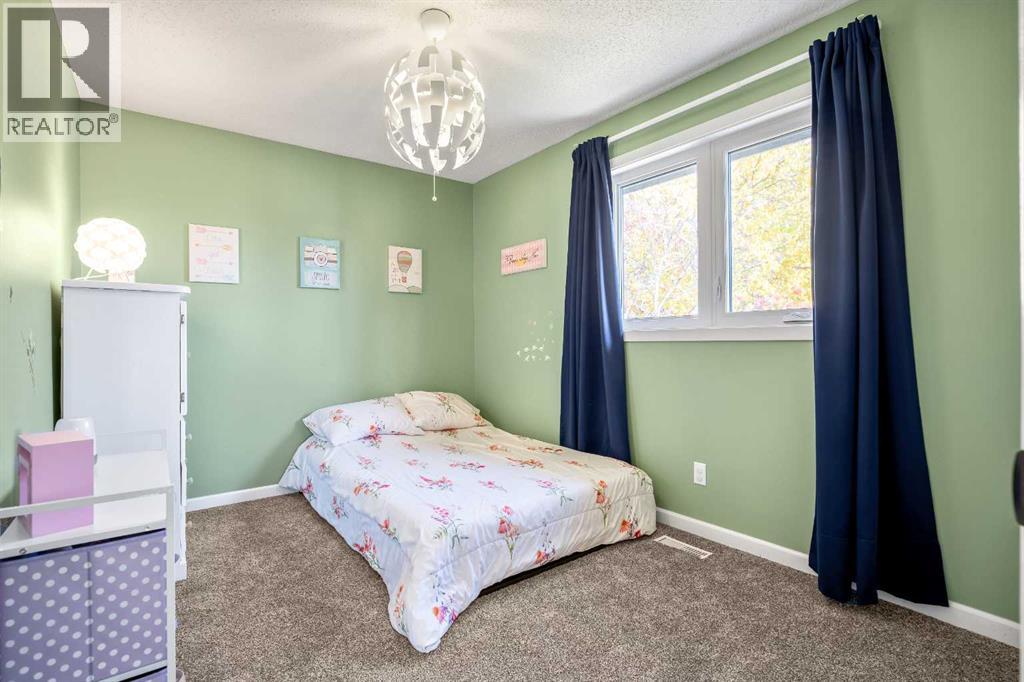 71 Strathclair Rise SW photo 17