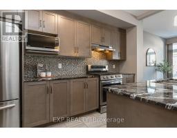 Foyer - 811 Loosestrife Way, Ottawa, ON K1T0L8 Photo 9