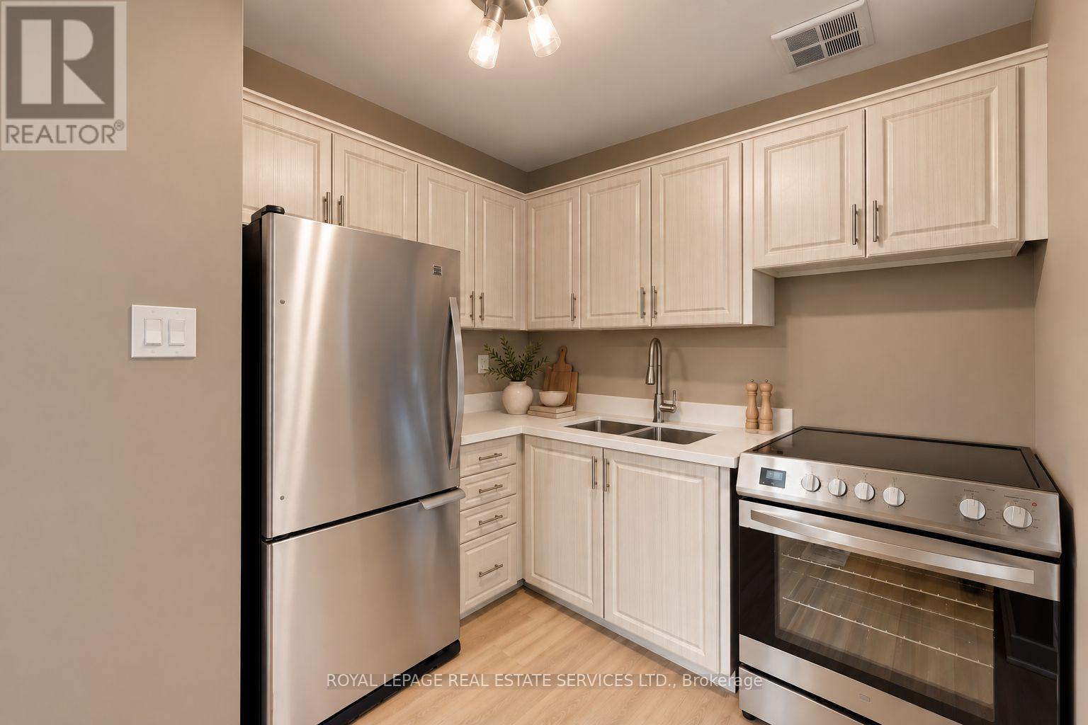 208- 2001 Bonnymede Drive, Mississauga, ON photo 5
