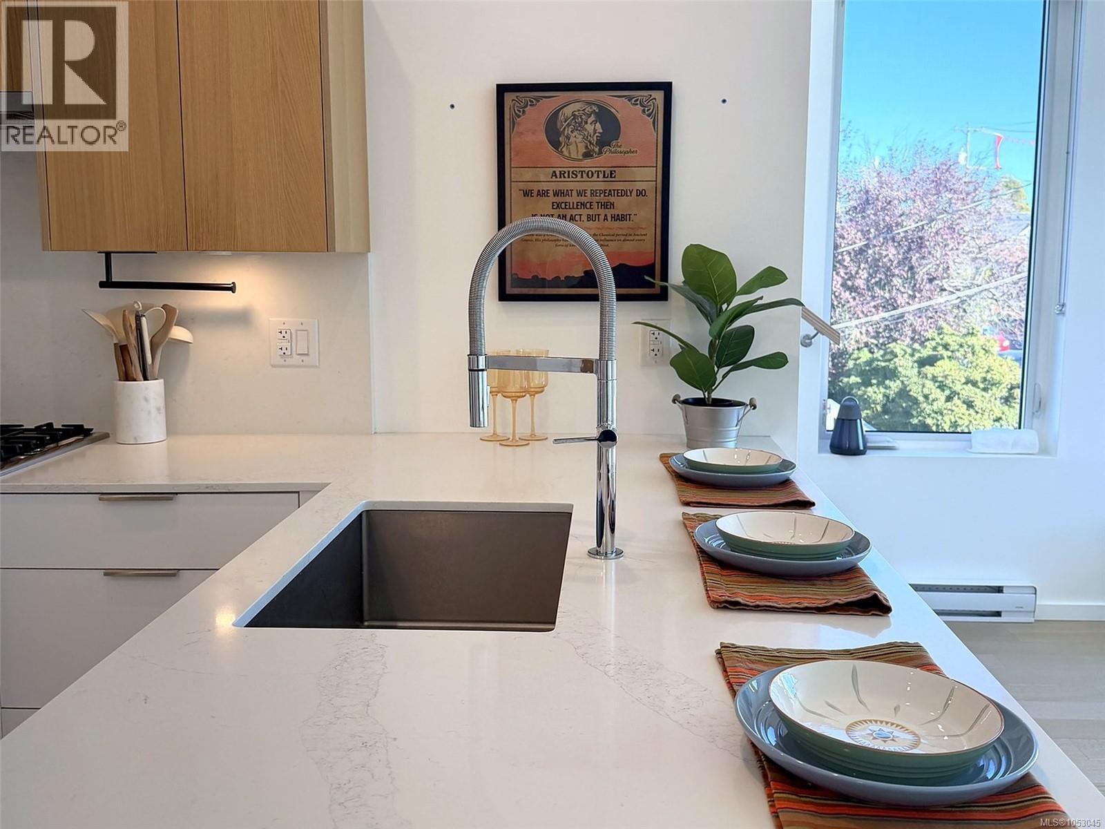105 1720 Fairfield Road, Victoria