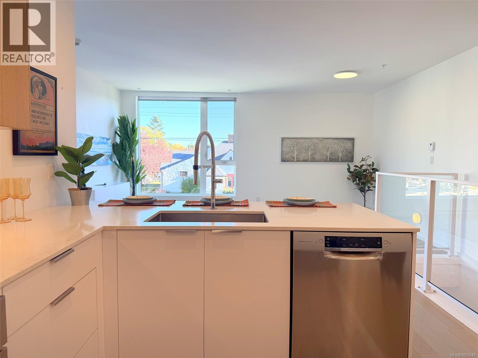105 1720 Fairfield Road, Victoria