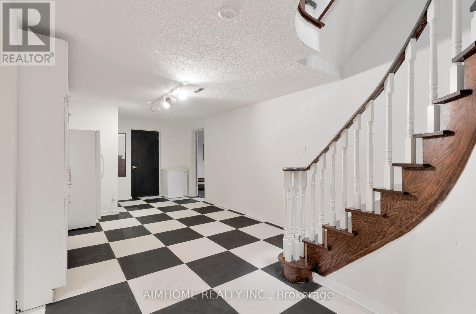 11 CARPENTER COURT - 41