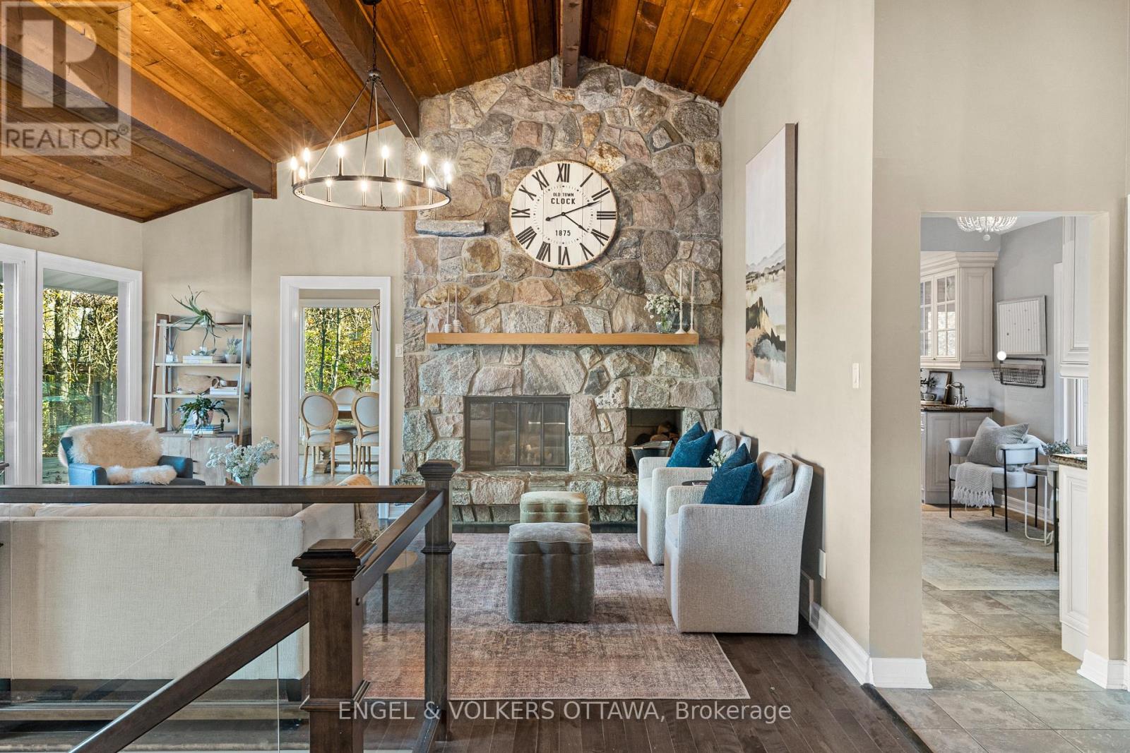 1073 Island View photo 5