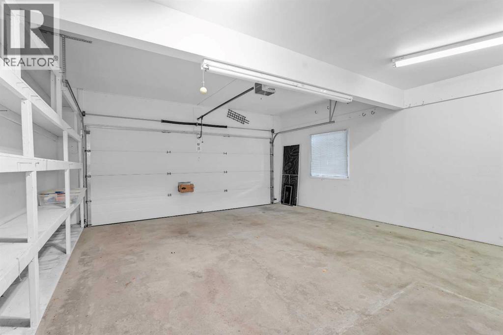84 Strathlorne Crescent SW photo 39