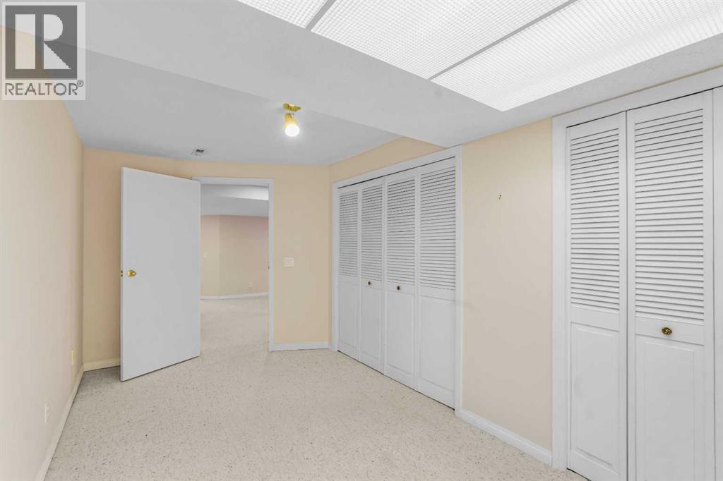 84 Strathlorne Crescent SW photo 30