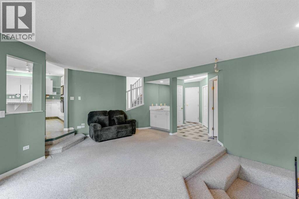 84 Strathlorne Crescent SW photo 15