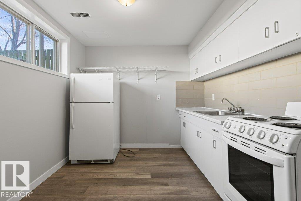 9640 74 AV NW - 43