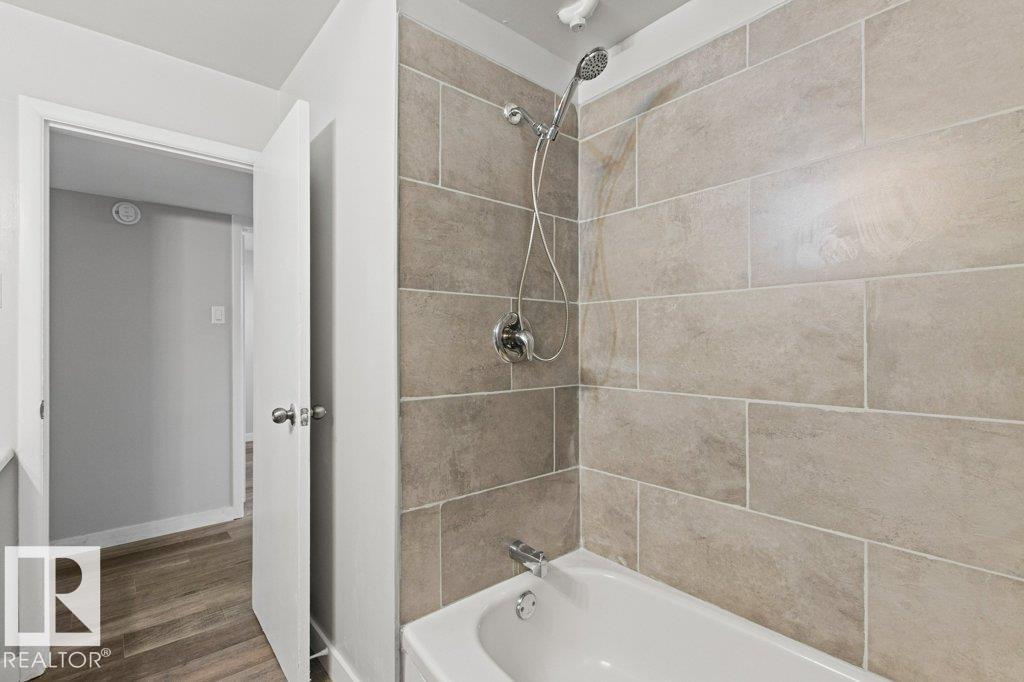 9640 74 AV NW - 49