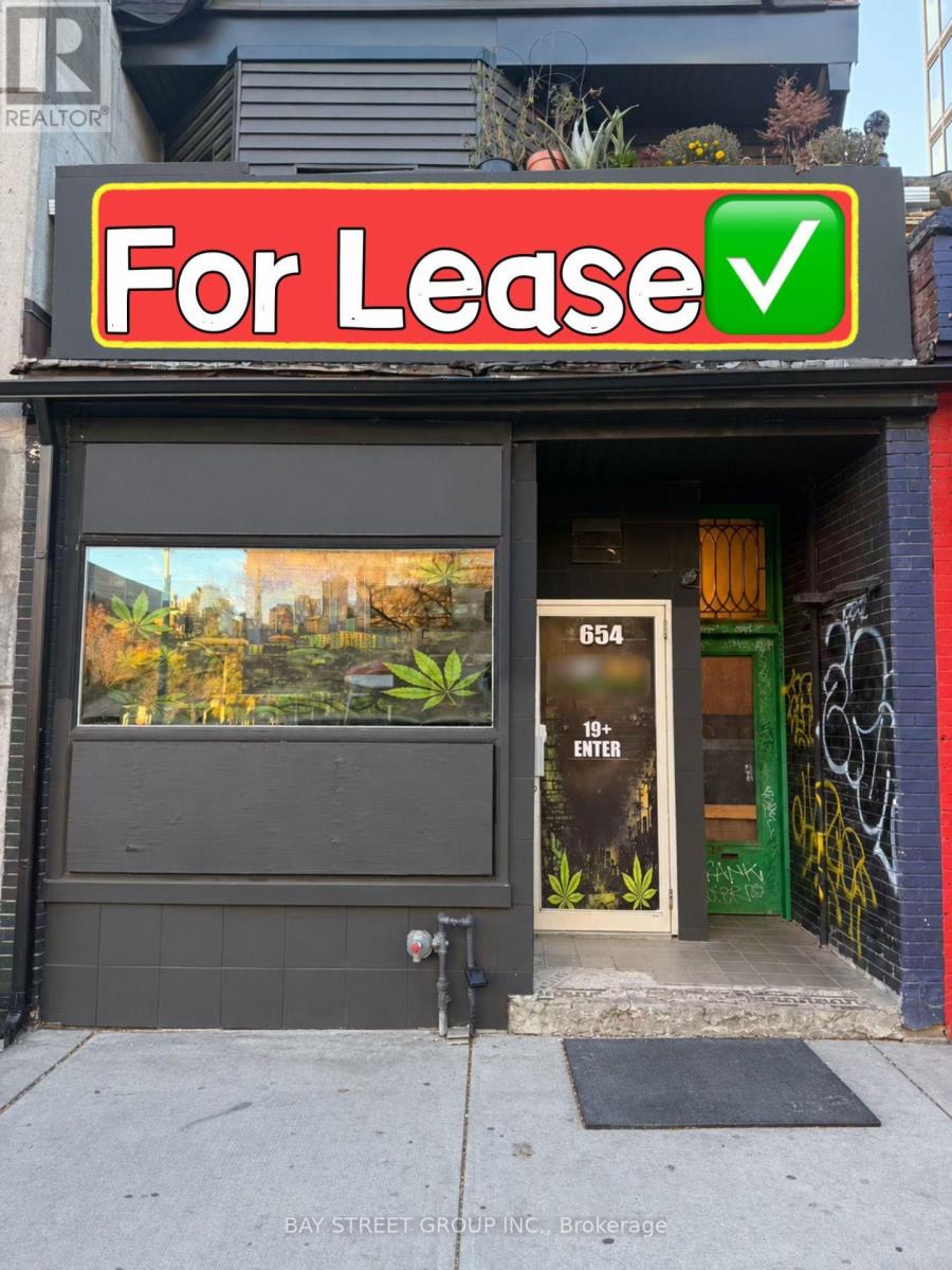654 SPADINA AVENUE, Toronto (University)