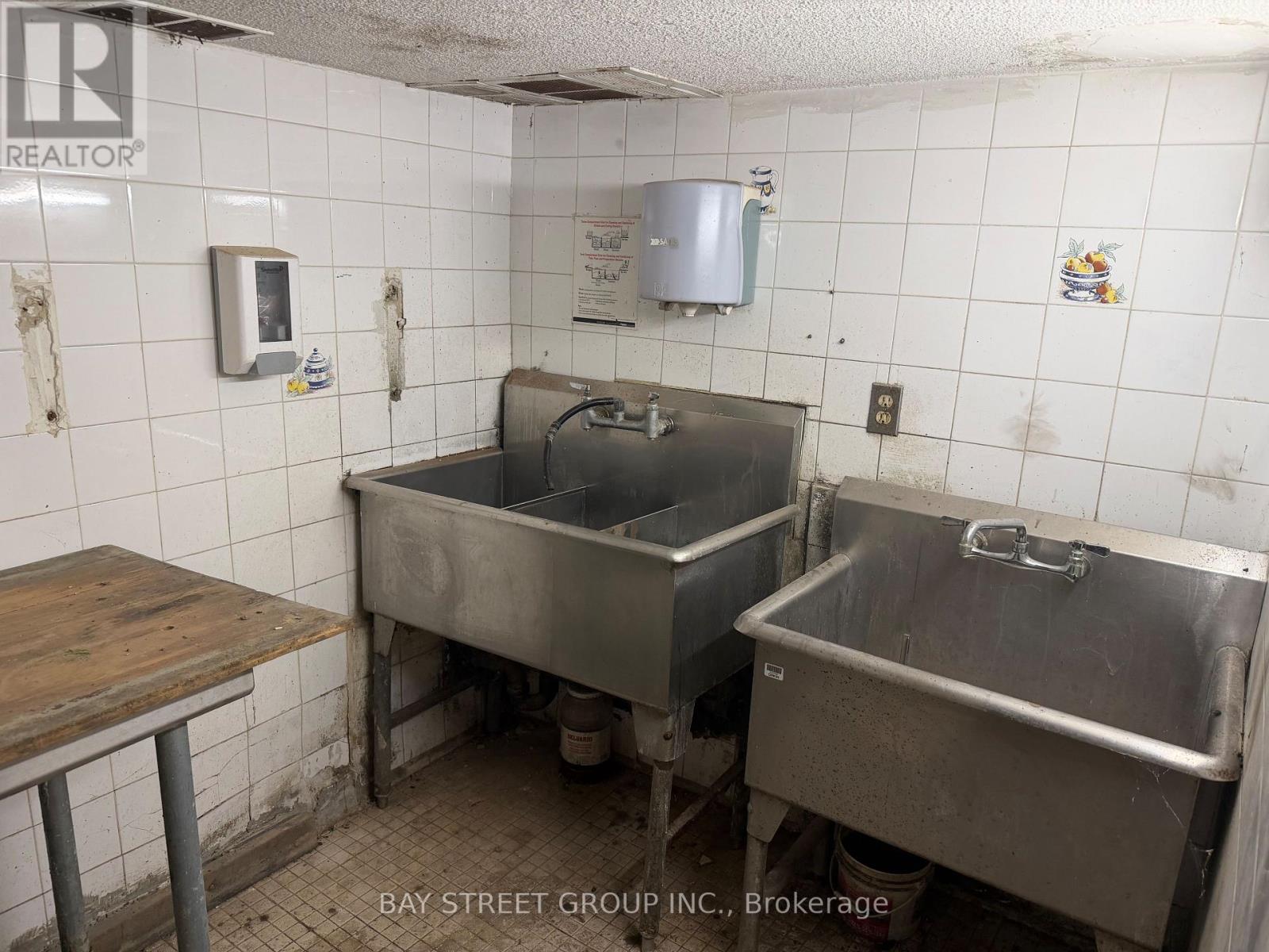 654 SPADINA AVENUE, Toronto (University) — photo 8