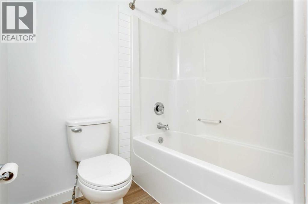 4 pc Mainfloor Bathroom