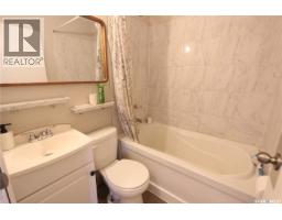 903 Robinson Street, Regina, SK S4T2M6 Photo 13