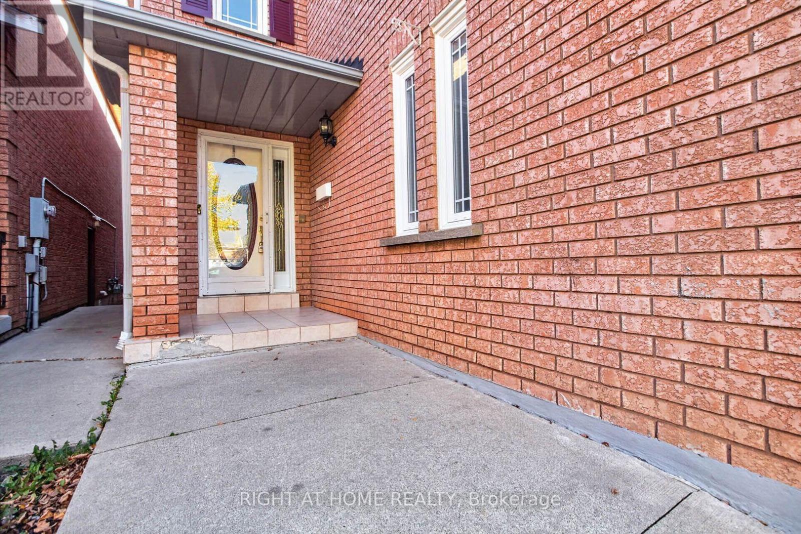 101 Michigan Avenue, Brampton, ON photo 3