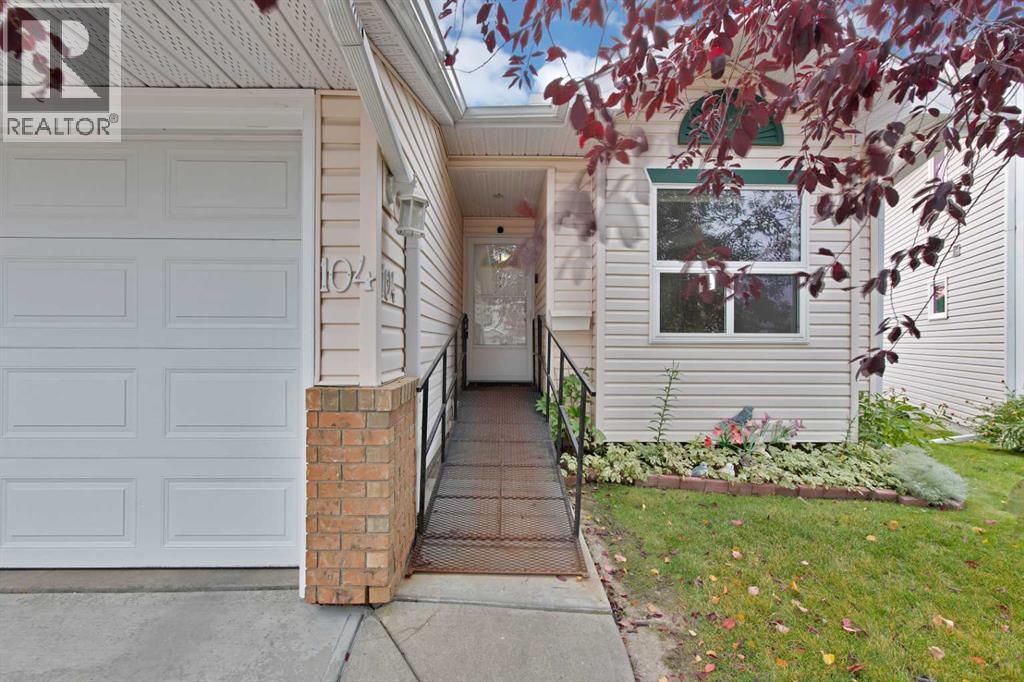 104 Catalina Circle NE photo 4