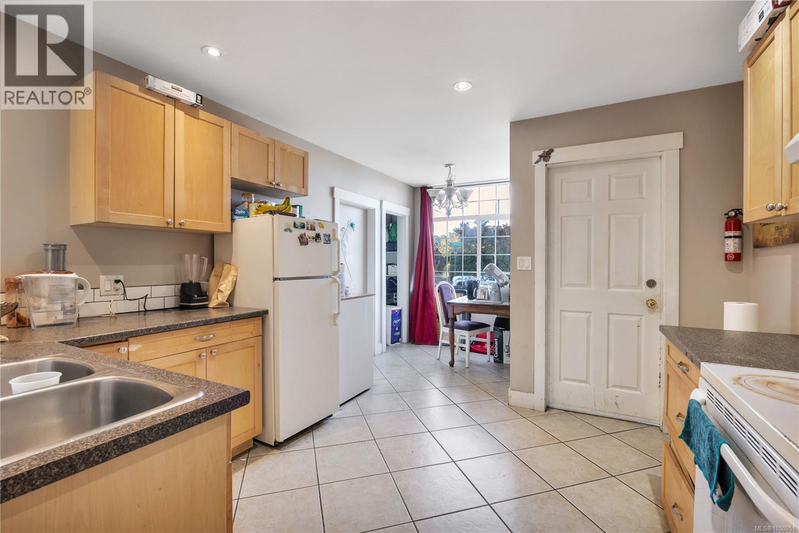 695 Franklyn St, Nanaimo - Image 1