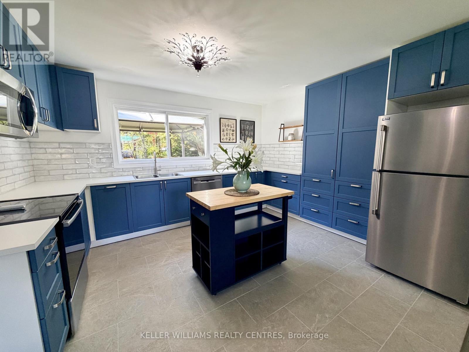 18 Bushey Avenue, Essa photo 11