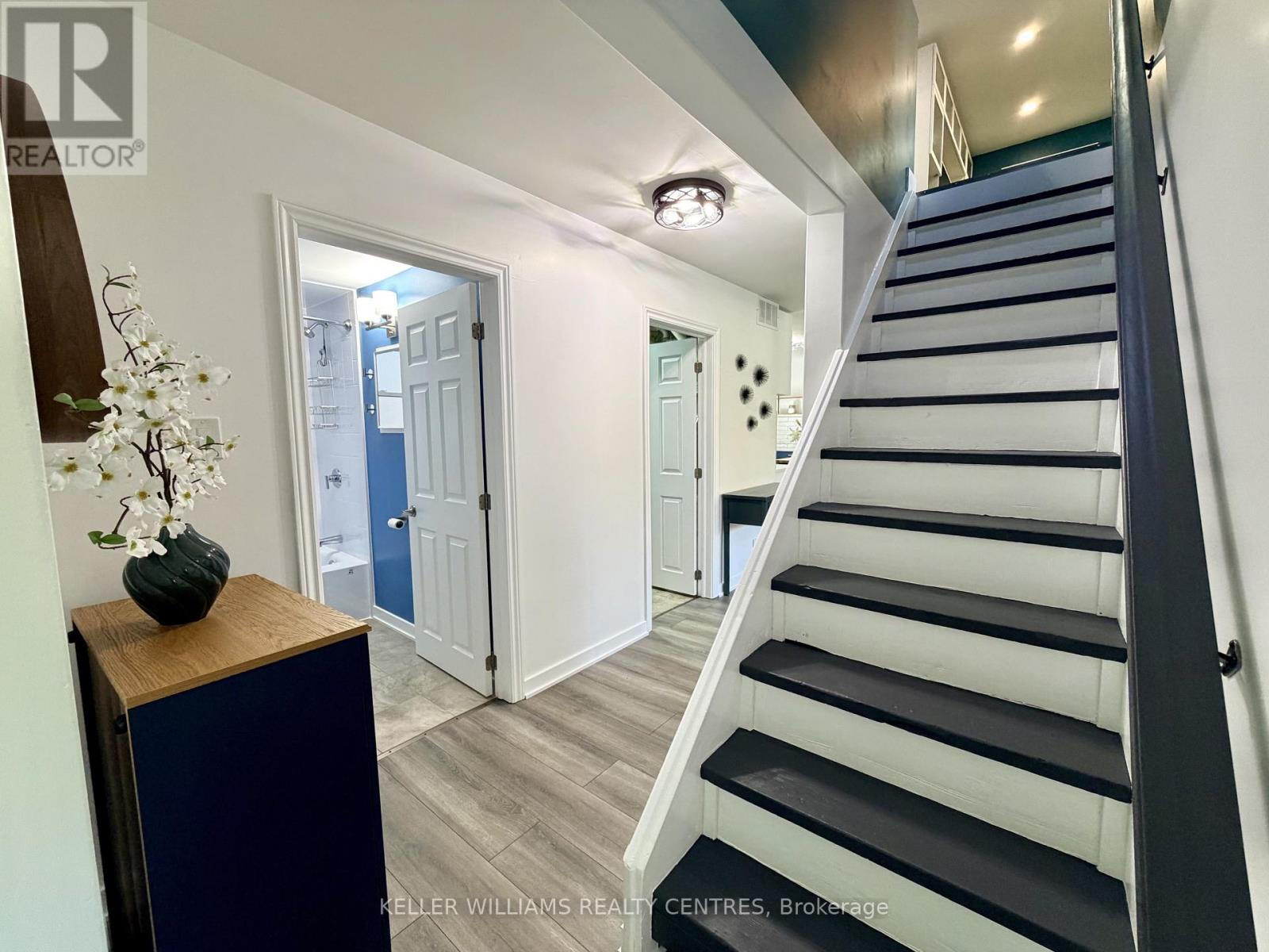18 Bushey Avenue, Essa photo 22