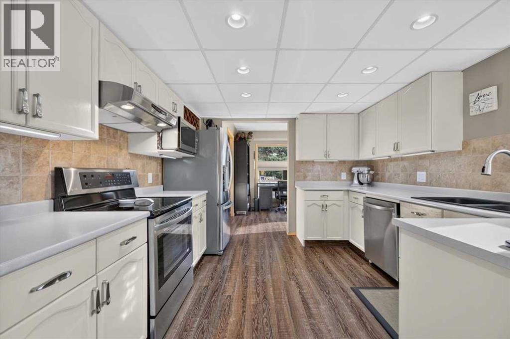 749 Sandringham Place NW, Calgary — photo 13