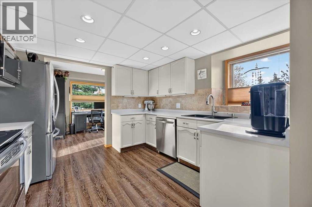 749 Sandringham Place NW, Calgary — photo 14