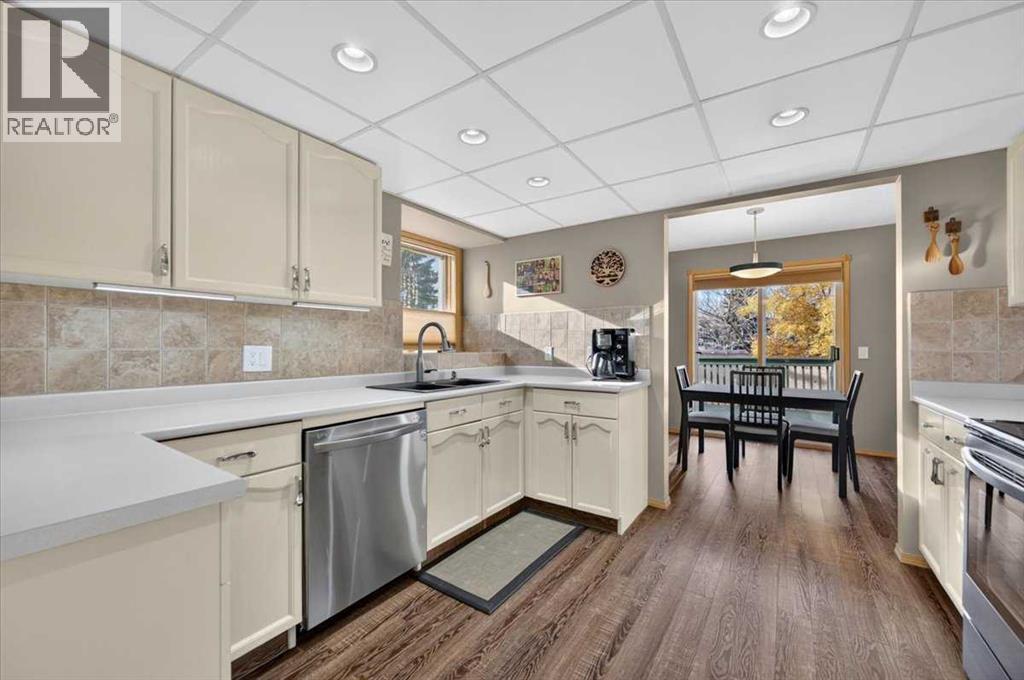 749 Sandringham Place NW, Calgary — photo 16