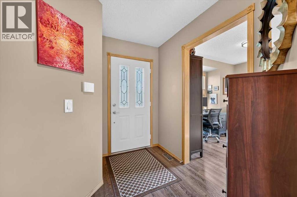 749 Sandringham Place NW, Calgary — photo 4