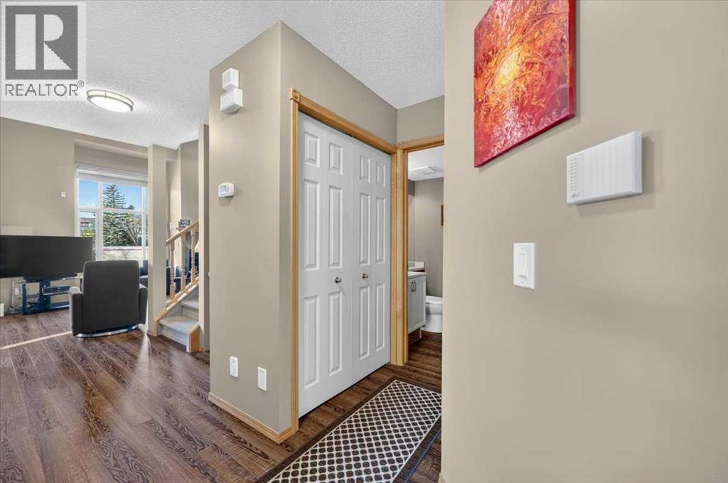 749 Sandringham Place NW, Calgary — photo 5