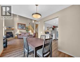 749 Sandringham Place Nw, Calgary, AB T3K3Z1 Photo 12