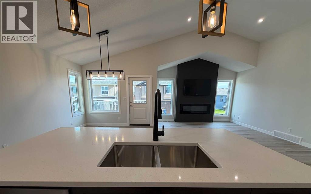 25 Thatcher Avenue, Red Deer — photo 14