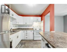 8 Columbia Bay W, Lethbridge, AB T1K5A7 Photo 19