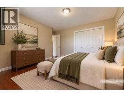 8 Columbia Bay W, Lethbridge, AB T1K5A7 Photo 22