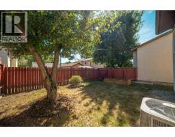 8 Columbia Bay W, Lethbridge, AB T1K5A7 Photo 41