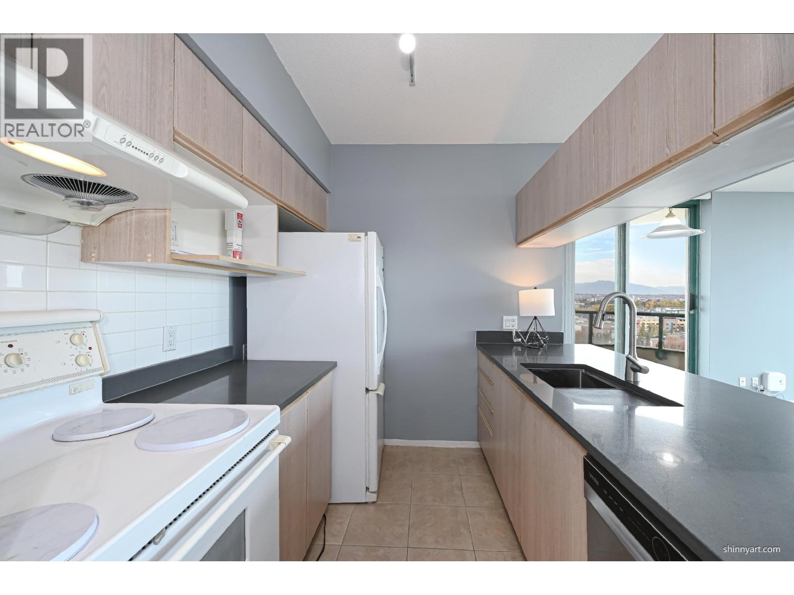 8871 LANSDOWNE Unit 1404 photo 4