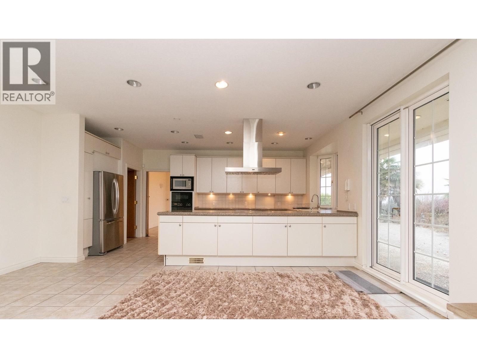 770 KING GEORGES photo 5