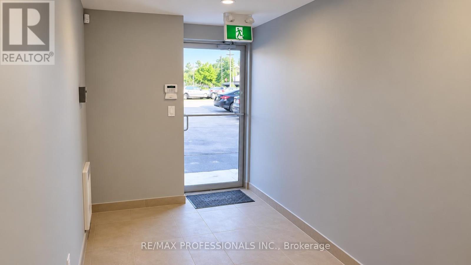 914 UPPER JAMES STREET, Hamilton (Yeoville) — photo 3