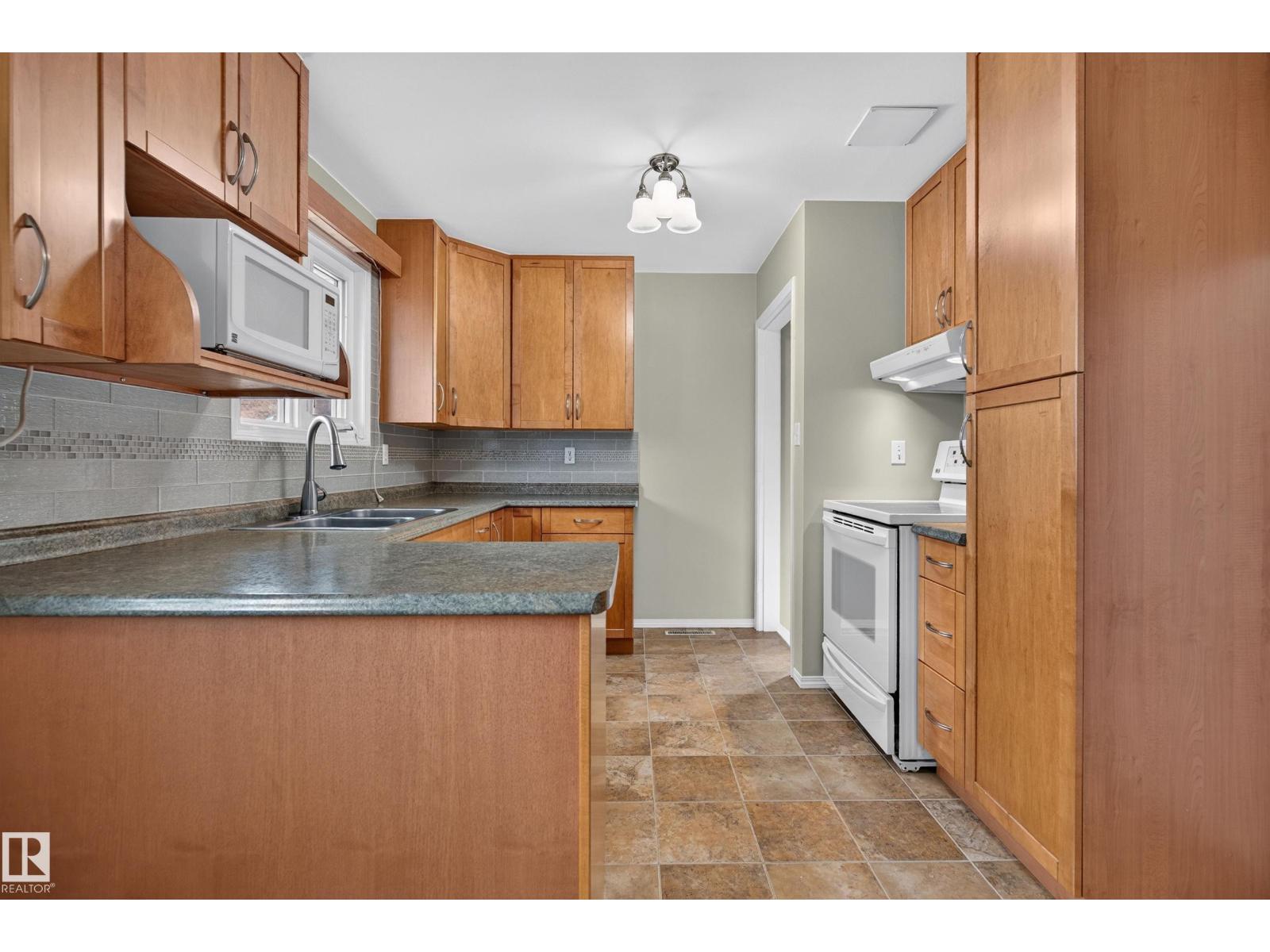 9108 132A AV NW, Edmonton — photo 8
