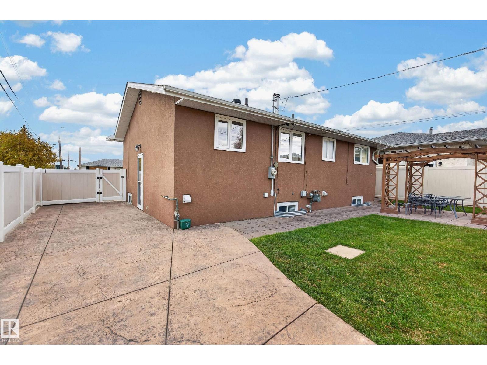 9108 132A AV NW, Edmonton — photo 25